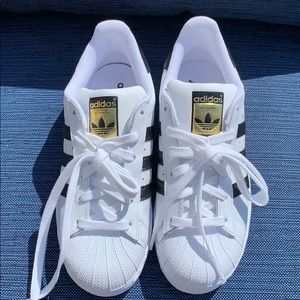 Adidas Superstar Shoes Size 5-New without box